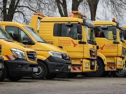 Lkw, die ungebremst in ein stauende fahren, zählen zu den schwersten unfällen im straßenverkehr. Adac Abschleppservice Autoservice Hodenhagen Pkw Werkstatt Lkw Werkstatt Mietwagen Adac