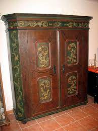 Voir plus d'idées sur le thème meubles peints, mobilier de salon, relooking meuble. Armoire Peinte De Montagnard Bavaroise Ou Tyrolienne Fin Xviieme Allemagne Ou Autriche Le Vieux Chai Proantic Armoire Peinte Armoire Tyrolienne