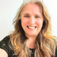 Darlene Warren's Instagram, Twitter & Facebook