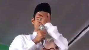 Dalam video yang beredar, sebelum memanjatkan doa, ustadz abdul somad terlebih dahhulu memberikan tausiah atau ceramah di hadapan umat islam. Ustadz Abdul Somad Sampaikan Dukanya Aku Menangis Kami Masih Terbelenggu Fitnah Dan Tipu Halaman All Warta Kota
