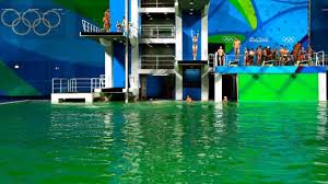 El club maneja un proceso deportivo atendiendo a los lineamientos establecidos para esta modalidad por la federación colombiana de natación fecna, buscando formar y proyectar a cada. Rio 2016 El Agua En La Piscina De Clavados Se Tino De Verde Y Los Organizadores Ya Saben Por Que Bbc News Mundo