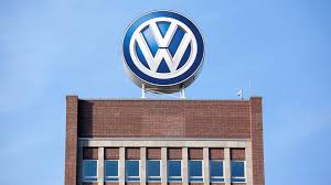 Завод volkswagen group в вольфсбурге, германия. Wolfsburg Faces Shutdown As Vw Isn T Ready For New Emissions Regs