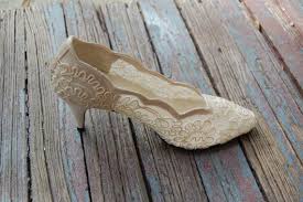 Cream Lace Bridal Shoes Vintage Frederica Leone Pumps Size 7 Etsy Bridal Shoes Vintage Lace Bridal Shoes Bridal Shoes