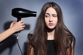 Máy sấy tóc bị cháy có sửa được không hay phải thay mới?
