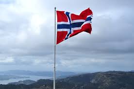 Sie wird dannebrog oder danebrog genannt, was in dänischer sprache flagge der dänen bedeutet (von altnordisch brók, altdänisch brok, „stoffstück, tuch). Die Norwegische Flagge Freiheit Gleichheit Bruderlichkeit Norwegen Service