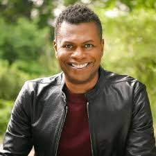 Chris Arakelian's Instagram, Twitter & Facebook