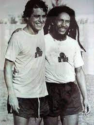 Bob marley, junior marvin (guitarrista dos wailers), jacob miller (guitarrista do inner circle), toquinho e chico buarque. Chico Buarque Bob Marley Marley Family Bob Marley Nesta Marley