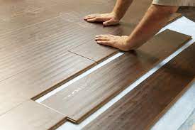 Importante leerdiferentes tipos de piso laminado que puedes comprar en julio de 2021 precio modelos de pisos laminados baratos.los pisos laminados se han convertido en una excelente opción para quienes desean estilizar su hogar con un acabado actual, elegante y confortable. Evitar Errores En Instalacion De Pisos Laminados Texturas Y Matices