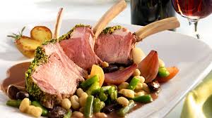 Lammkarre Mit Bohnenragout Und Rosmarin Kartoffeln Lebensmittel Essen Rosmarinkartoffeln Lamm