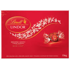 Truffes Lindor Au Chocolat Au Lait Lindt Boite 156g Bureauengros Com Conjured fresh from the kitchen, lindor salted caramel laces smooth milk chocolate with buttery caramel and salt flakes to create an enhanced bittersweet flavour. bureau en gros