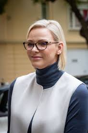 A febbraio, poi, alberto di monaco la favola triste di charlene che ritorna. Pin Auf Moda