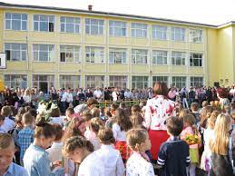 Ei au decis in ce sa ma imbrac,ce coafura sa imi fac,ce flori sa cumpar profesoarei. PÄƒrinÈ›ii Au Liber In Prima Zi De È™coalÄƒ Ce Spune Legea Conflict Intre PÄƒrinÈ›i È™i Angajatori Impact