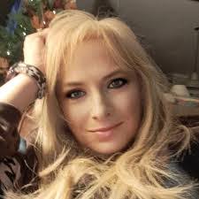 Lynn Pollard's Instagram, Twitter & Facebook