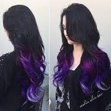 This grungier look flips the script on violet hair color—a lot more gray is in play with this black purple hair shade (mostly prevalent at the root), which also takes on a silvery tinge at the ends. Katy Katt Katyykatt Websta Cabelo Lindo Cabelos Pintados Cabelo Roxo