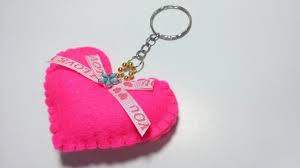Souvenir Gantungan Kunci Flanel Membuat Souvenir Pernikahan Sendiri Gantungan Kunci Gantungan Kain Flanel