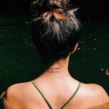 Tatouage temporaire femme fleur modele tatouage tribal nuque femme tatouage feminin nuque. Tatouage Nuque 35 Idees De Tattoos Pour Sublimer Une Nuque