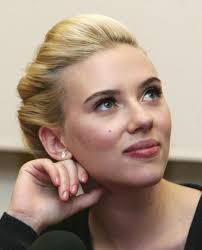 Scarlett naj se sleče!