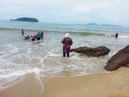 Rupanya di sekitar bukit keluang ni ada juga homestay, resort dan hotel budget. Pantai Bukit Keluang Terengganu Pantai Yang Bergua Aik