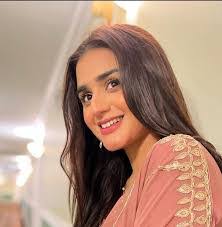 Hira Mani's Instagram, Twitter & Facebook