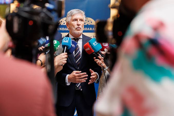 Spanish interior minister denies tampering with corruption investigations |  Euractiv