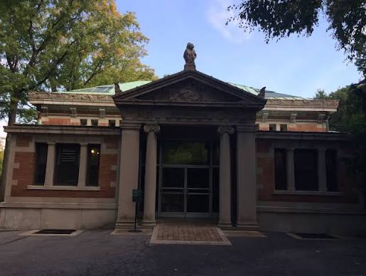 File:Former Monkey House in Bronx Zoo - NY - USA - panoramio.jpg -  Wikimedia Commons