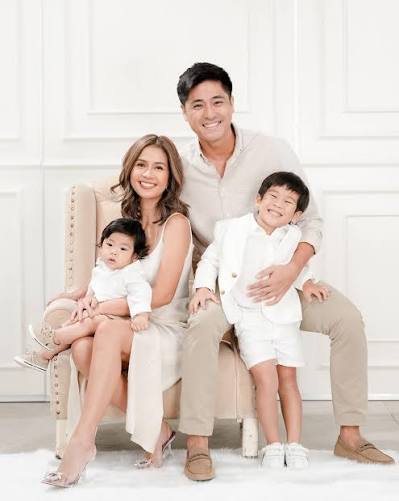 Merry Christmas from my family to yours!🎄 📷: @niceprintphoto  @conceptspacemnl