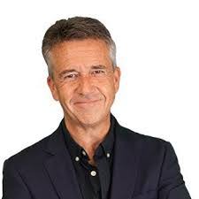 Amanda Clough's Instagram, Twitter & Facebook