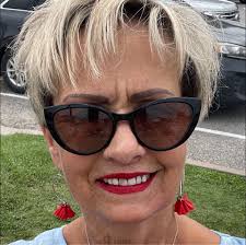 How fun is Kate's Derby look?! 😍 Fascinator by Two Chicks & Co!