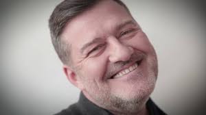 A barátom győzködött, meg tudnánk élni abból, hogy hülye vagyok. Hadhazi Laszlo Valentin Napra Dumaszinhaz Youtube