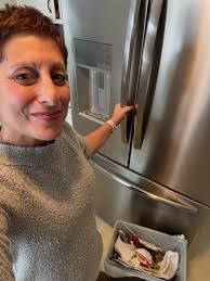 Time to clean out the dang refrigerator!!! 😫😅 Why do I still have food in  there from the holidays?! Honestly, there is no better feeling than purging  it all, wiping down the