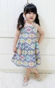 Mulai dari usia 6 bulan, batik anak tersedia dalam bentuk dan jenis desain yang tak terhitung jumlahnya. 35 Model Baju Batik Anak Perempuan Modern Terbaru 2020