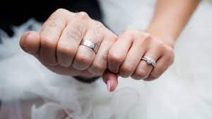 Nou stil gamă largă pret ieftin pe ce deget se poarta inelul de logodna si de ce? Trebuie SÄƒ È™tii Asta De Ce Se PoartÄƒ Verigheta Pe Inelarul Mainii Stangi Publika Md Aici Sunt È™tirile