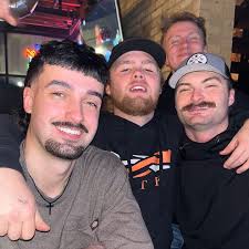 Drew (@andrewostendorf)