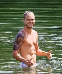Rúrik gíslason ehemaliger fußballspieler aus island rechtes mittelfeld zuletzt bei sv sandhausen* 25.02.1988 in reykjavík, island. Football Daily On Twitter Don T Worry Iceland At Least You Have Rurik Gislason Ngaisl