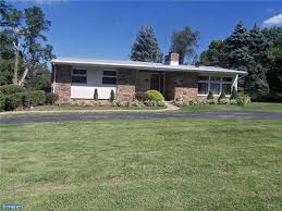 Raised Ranch In Lafayette Hill Pa Mid Century Modern House Midcentury Modern Modern House