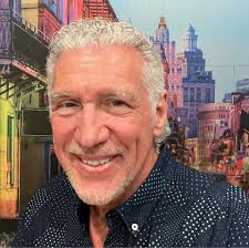 What are some group lodging options near Big Bend National Park that can  accommodate 12-15 students and 4 adults?