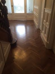 Cocoa walnut flooring has the look and feel of real hardwood, with the added durability of a laminate floor. Laminated Walnut Herringbone Wood Blocks London Stock 101mm X 12 3mm X 606mm Click Lock System Engineered Wood Floors Herringbone Wood Wood Parquet Flooring
