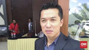 Taufik hidayat mempunyai banyak hubungan pacar sebelum menikah antara lain menjalin hubungan dengan sejumlah artis, seperti nola ab theere, deswita maharani, dan linda rahman. 3 Kisah Kontroversial Taufik Hidayat