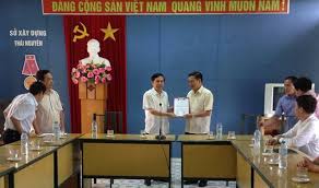 Khi nữ nhân viên này đến phòng, ông đ.d.a. Ong Hoang Ä'á»©c Khanh Ä'Æ°á»£c Bá»• Nhiá»‡m Lam Giam Ä'á»'c Sá»Ÿ Xay Dá»±ng Thai Nguyen Thá»i Sá»±