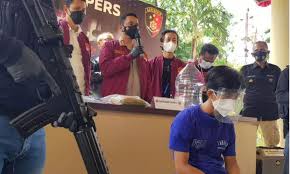 Dalam sebuah hadits yang diriwayatkan oleh bukhari dan muslim dikisahkan bahwa dahulu ada seorang lelaki yang telah membunuh 99 orang. X9 Otvt Wysnsm
