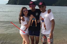 Lisa surihani binti mohamed or better known as lisa surihani (born 23 march 1986) is a malaysian actress, model, television host and commercial model. Lisa Surihani Dikecam Kerana Pakai Seluar Pendek News Insight