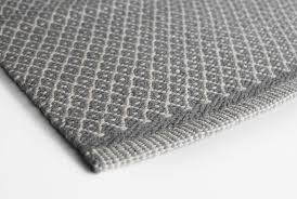 Das vielseitige wohnaccessoire macht sowohl unter möbeln wie dem couchtisch als. Aspegren Teppich Laufer Rhombe Gray 140x200
