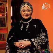 ولدت انتصار الشراح في 5 نوفمبر 1962 م، أي عن عمر يناهز 58 عامًا، بدأ عملها في المجال الفني عام 1981 بمشاركتها في مسرحية باي باي لندن، ثم استمر عملها الفني. Ø§Ù†ØªØµØ§Ø± Ø§Ù„Ø´Ø±Ø§Ø­ Ù…Ø¹Ù„ÙˆÙ…Ø§Øª Ùˆ ØµÙˆØ± Ùˆ Ø§Ù„Ø³ÙŠØ±Ø© Ø§Ù„Ø°Ø§ØªÙŠØ©
