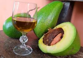 O azeite de abacate é extraído a partir da polpa da fruta, o que o torna um dos poucos óleos comestíveis não derivados de sementes. Minas Se Destaca Na Producao De Azeite De Abacate Conheca Minas