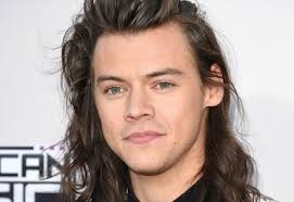 One Direction/ News: dal biondo al castano, Niall Horan sfoggia un nuovo  look che lo rende irriconoscibile! Foto (oggi, 26 gennaio 2017)