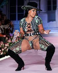 Ashanti – Skimpy Outfit on Stage at New York Fashion Week - Hot Celebs Home