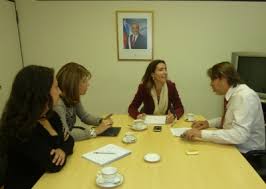 Parlamentarios proponen crear equipo para revisar la ley 20.000 hasta el centro de prisión preventiva llegaron los senadores fulvio rossi, ximena rincón, ricardo lagos weber y los diputados carlos montes y marcelo díaz para visitar a manuel lagos, quien se encuentra detenido por supuesto tráfico de marihuana e infringir la ley 20.000. Senadores Rossi Y Rincon Se Reunieron Con La Ministra Y Subsecretaria Del Sernam El Morrocotudo Cl Noticias De Arica Y Parinacota