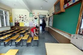The directorate of education, delhi has issued a thorough standard operating procedure that schools must follow, now that students from class 10 to 12 are allowed to visit the school. As Delhi Schools Reopen After Corona Hiatus Aap Govt Asks Educational Institutes To Address Parents Concerns The Financial Express