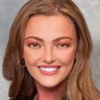 Lindsey Swank's Instagram, Twitter & Facebook