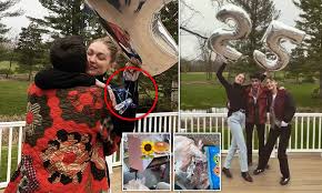 Was Gigi Hadid S 25th Birthday Also A Gender Reveal Party Fans Spot Pink And Blue Balloon Strings Daily Mail Online